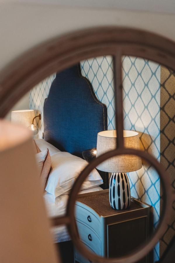 Finch'S Arms Hotel Окем Екстериор снимка