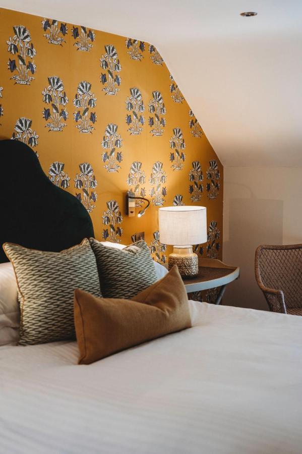 Finch'S Arms Hotel Окем Екстериор снимка