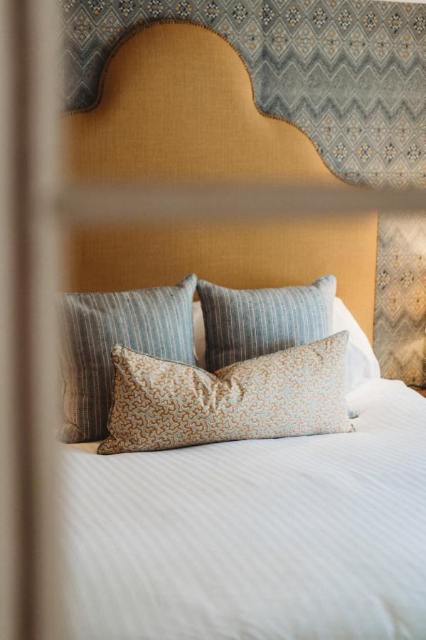 Finch'S Arms Hotel Окем Екстериор снимка