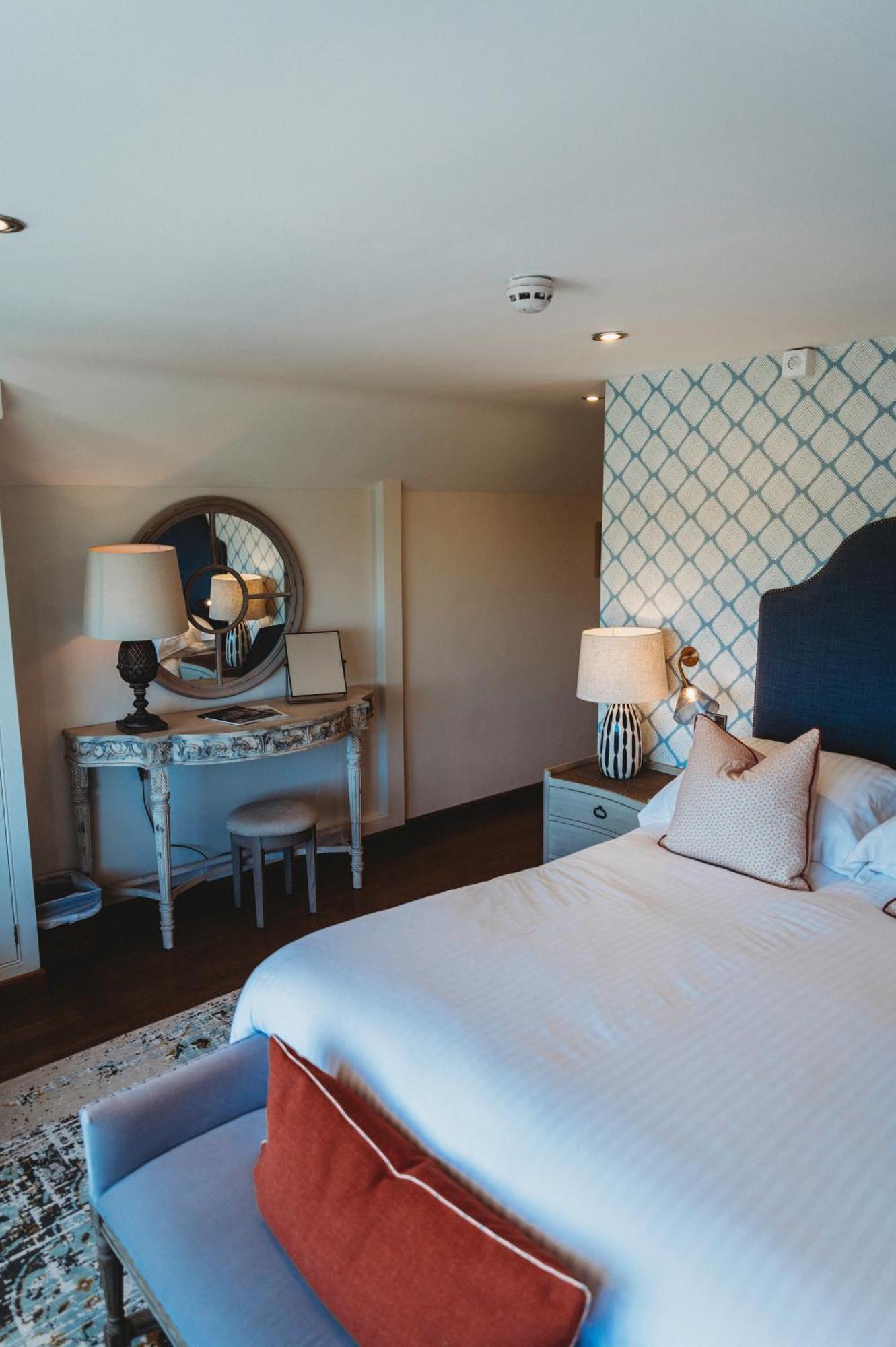 Finch'S Arms Hotel Окем Екстериор снимка