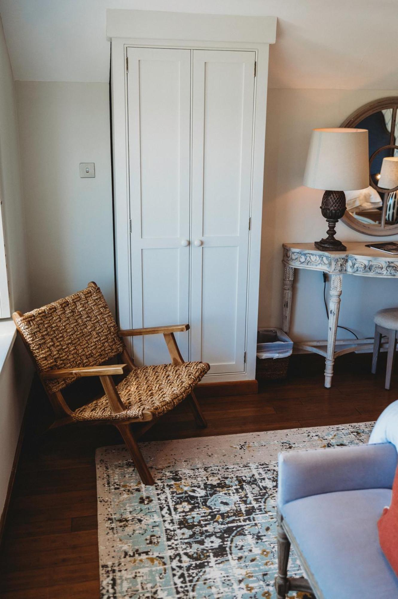 Finch'S Arms Hotel Окем Екстериор снимка